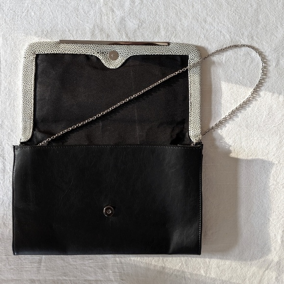 Vegan Faux Lizard Textured Clutch Purse Handbag - Picture 2 of 5